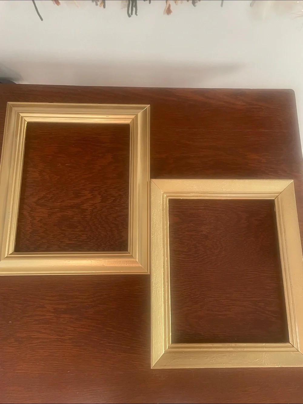 Set of 2 open wood frames gold color